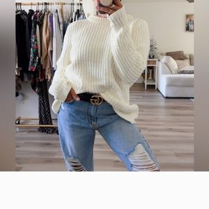 Beautiful ivory softest sweater!